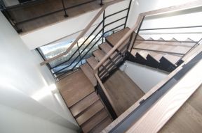 Лестницы - Современная лестница в поселке Европейский.