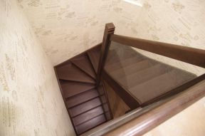 Стайрс - Лестница с забежными ступенями.